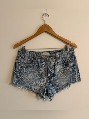 FREE PEOPLE PRINTED DENIM SHORTS